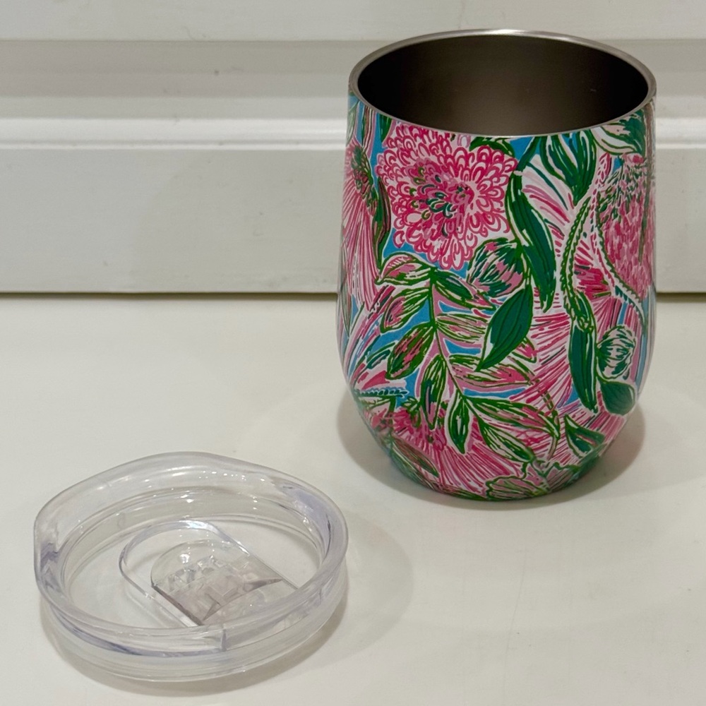Lilly Pulitzer Comin’ In Hot 12 Oz Stemless Insulated Tumbler - Picture 6 of 10